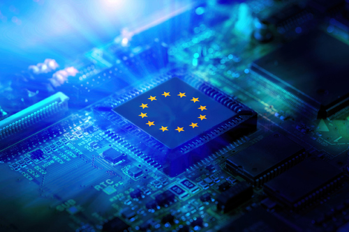 EU-Flagge_auf_CPU-Prozessor_RawF8_iStock-web